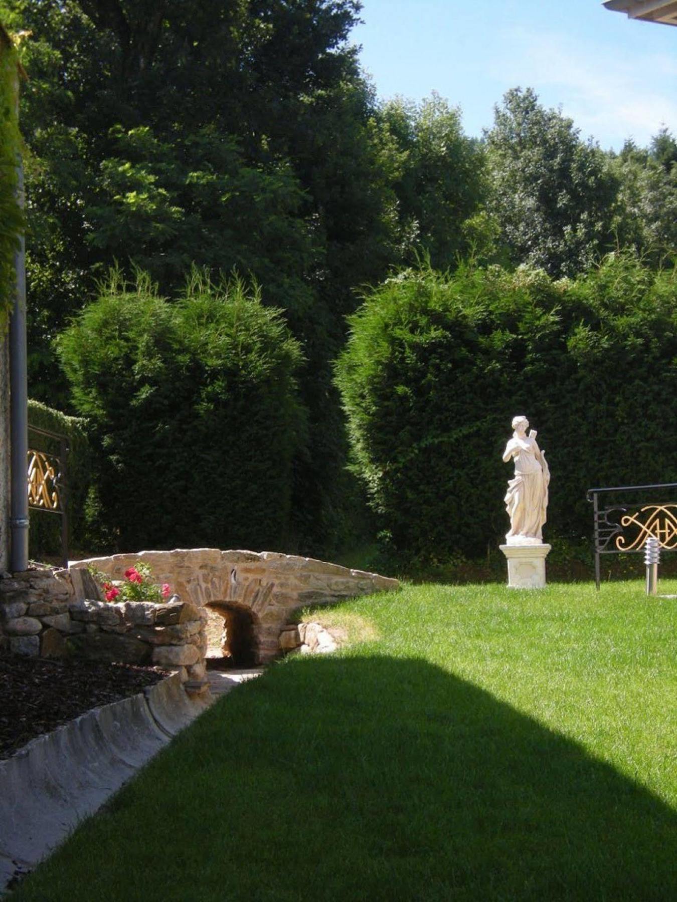 Demeure De Flore Lacabarede Exterior photo